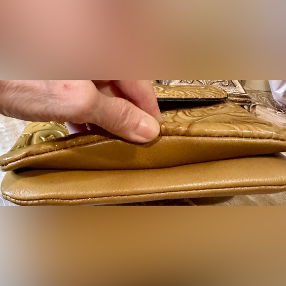 NWT Patricia Nash “Balluri” Medium Crossbody in Biscuit w/ extra shoulder strap. - Picture 9 of 16